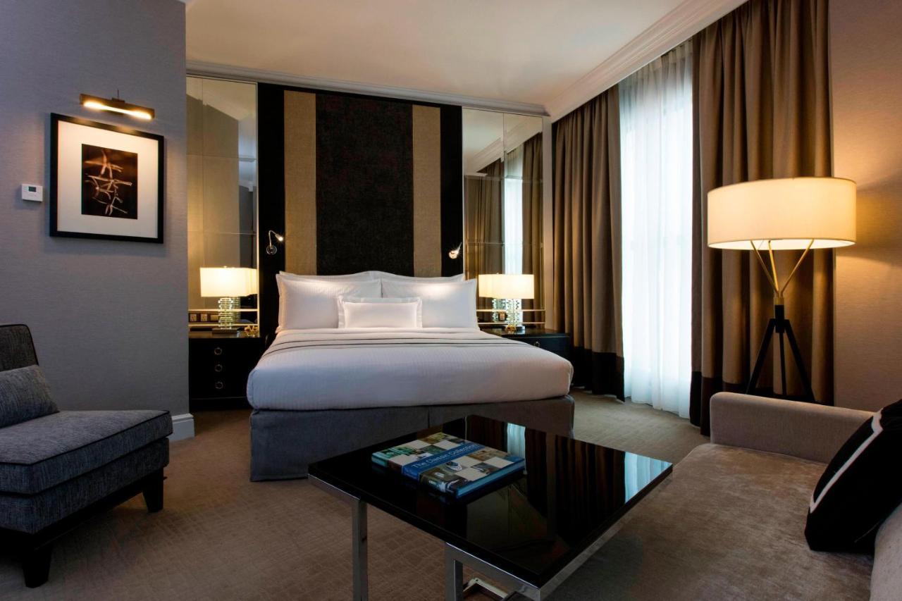 The Ritz-Carlton, Kuala Lumpur Hotel Ngoại thất bức ảnh A room at the Mandarin Oriental, Paris