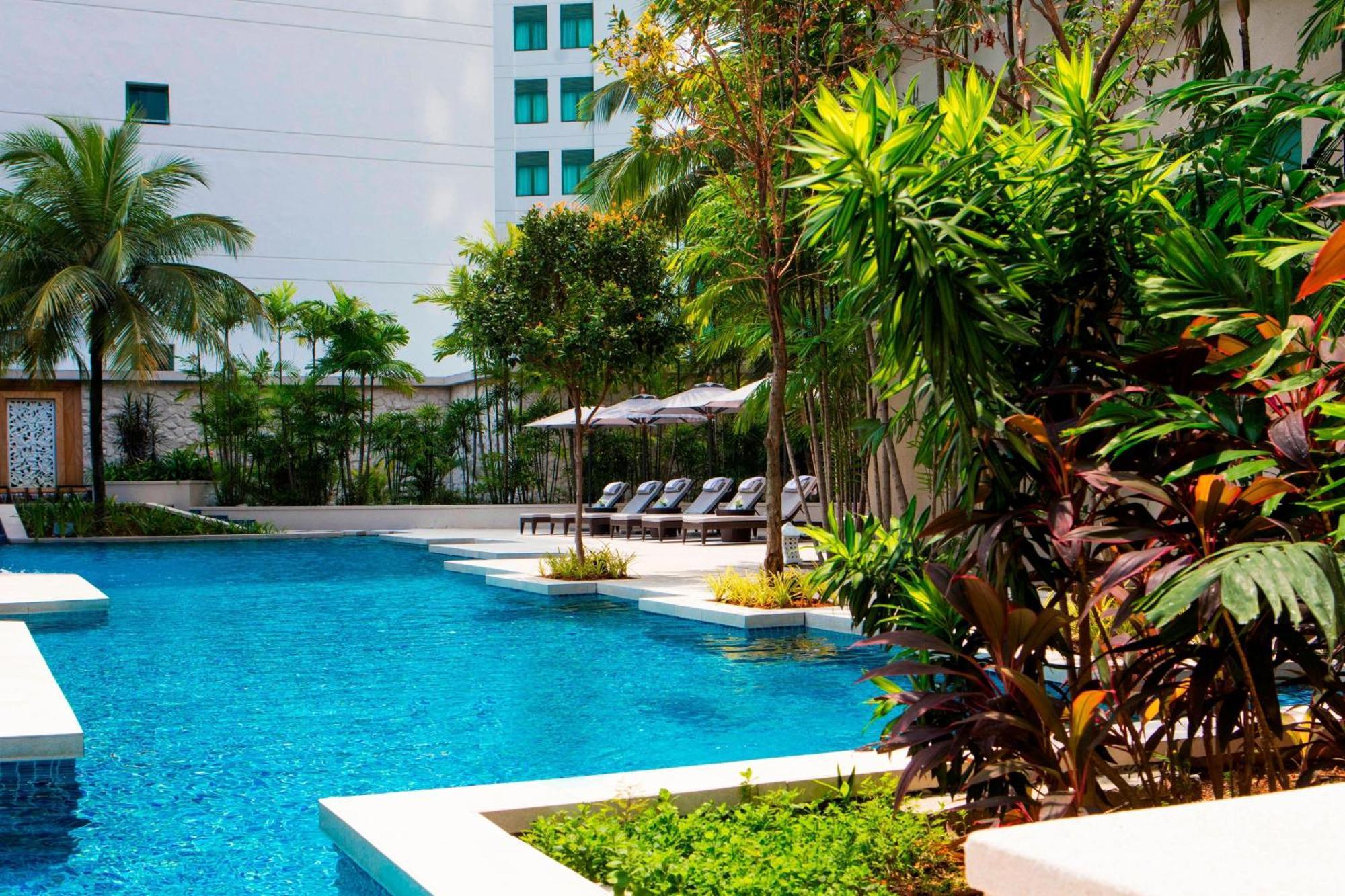 The Ritz-Carlton, Kuala Lumpur Hotel Ngoại thất bức ảnh The pool at the hotel