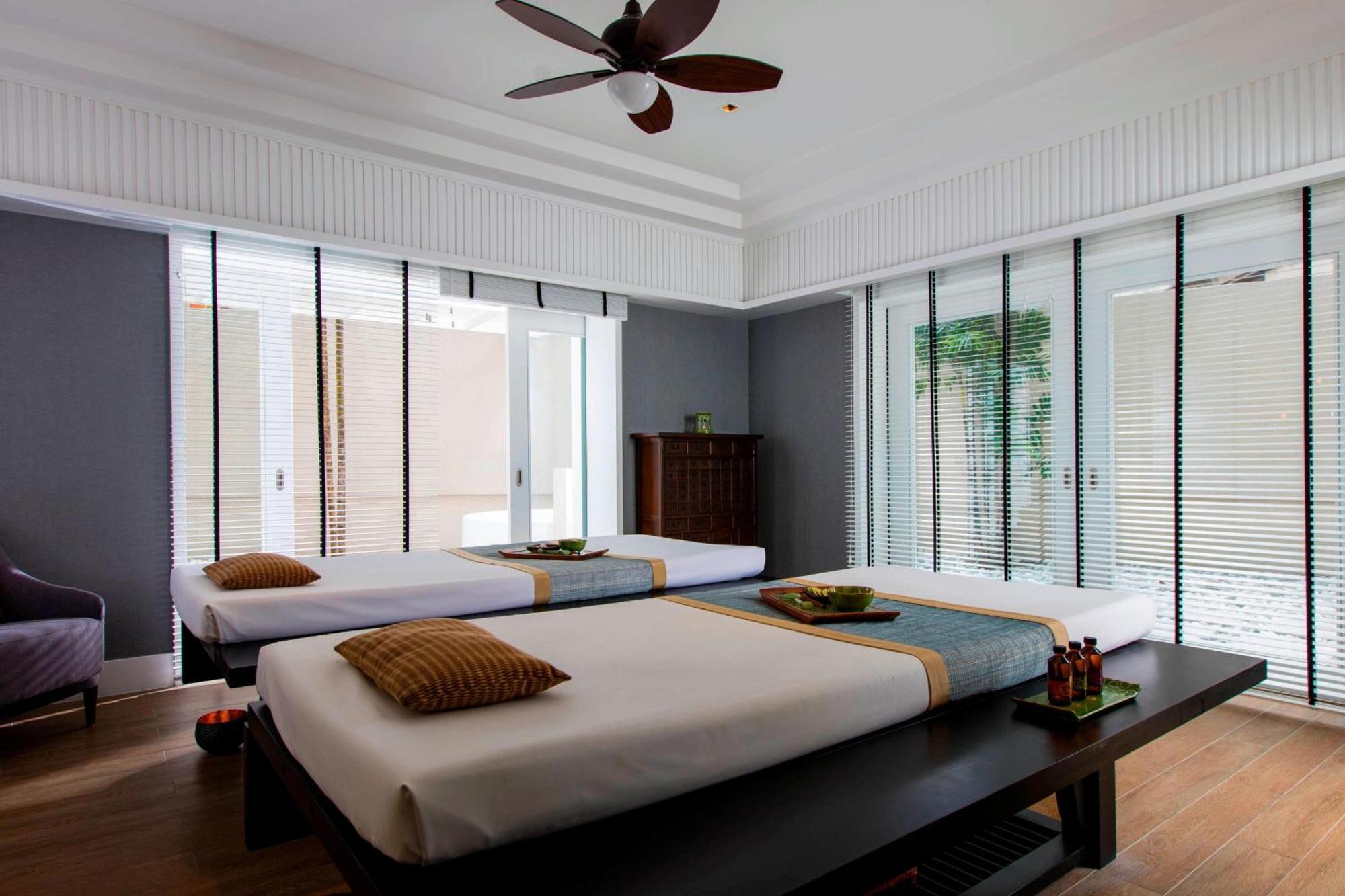 The Ritz-Carlton, Kuala Lumpur Hotel Ngoại thất bức ảnh A massage room at a spa