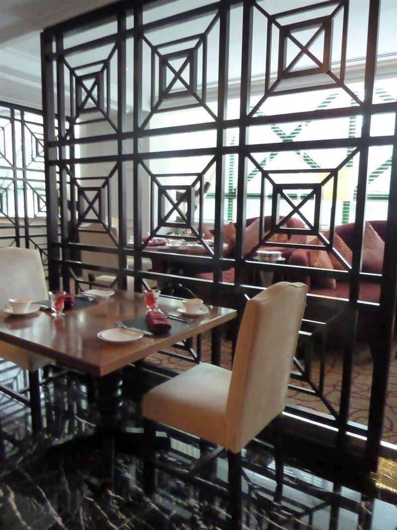 The Ritz-Carlton, Kuala Lumpur Hotel Ngoại thất bức ảnh Interior of a restaurant in the city